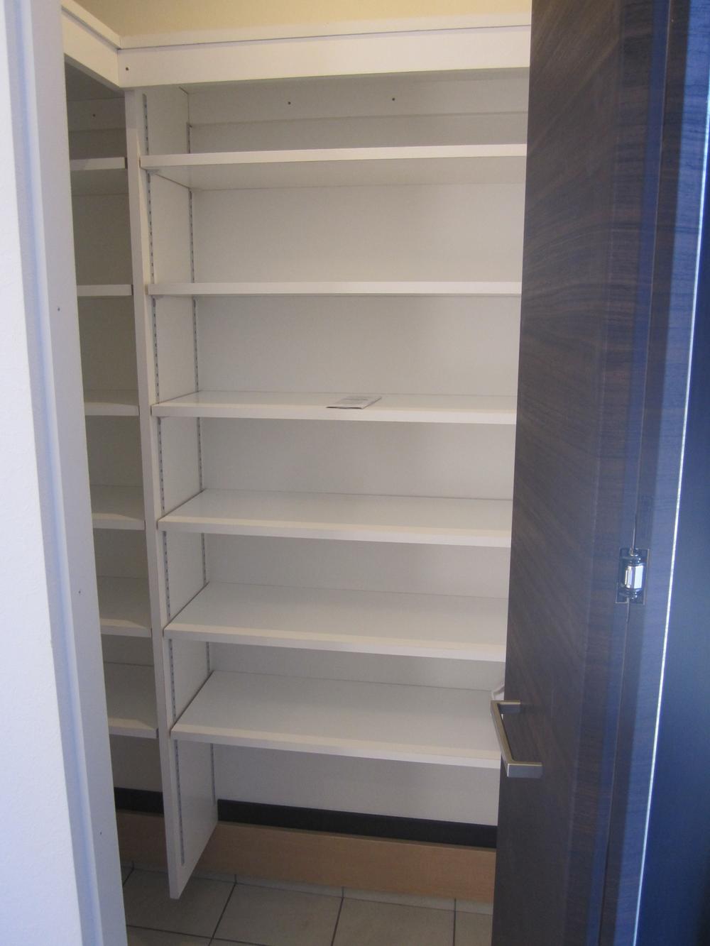 Same specifications photos (Other introspection). Same specifications ● shoes cloak