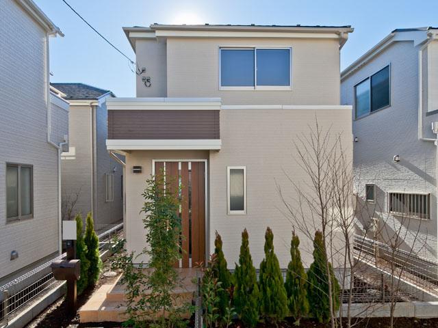 Local appearance photo. Local (12 May 2013) Shooting