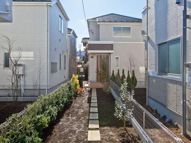 Local appearance photo. Local (12 May 2013) Shooting