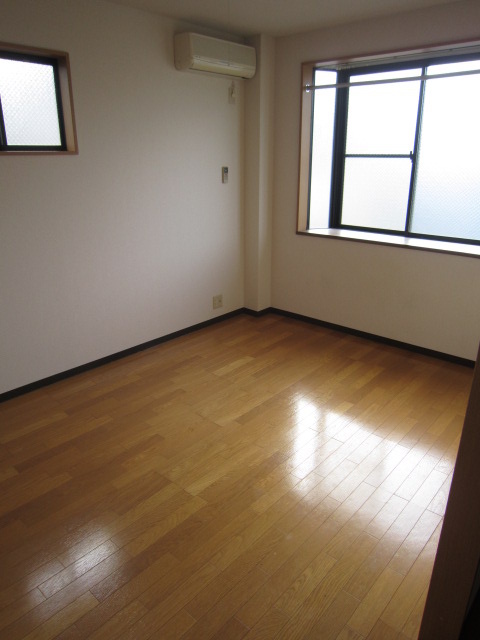 Living and room. It is a bay window with a room. Glad flooring