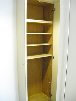 Other Equipment. There is also a cupboard ☆