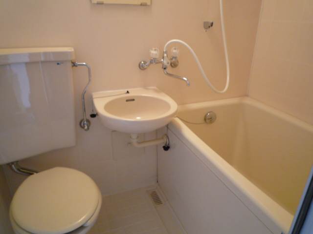 Bath. Cleaning is easier UB