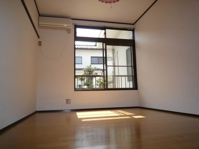 Living and room. Facing south