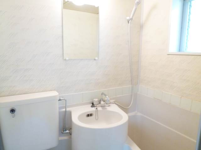 Bath. Cleaning is easy UB