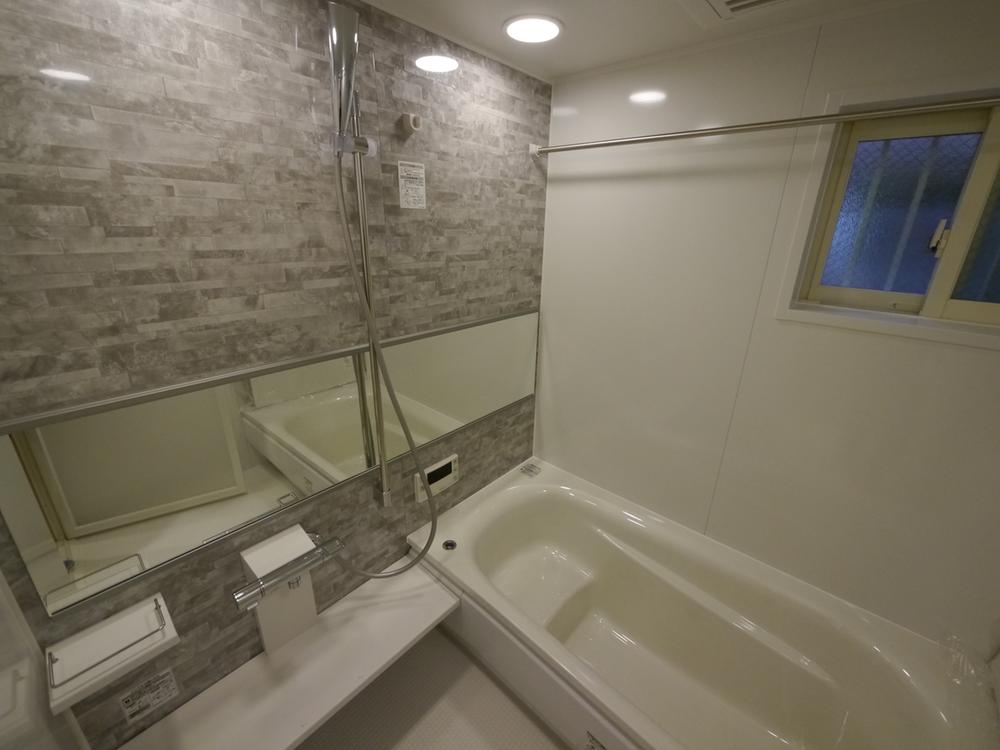 Bathroom. Indoor (11 May 2013) Shooting