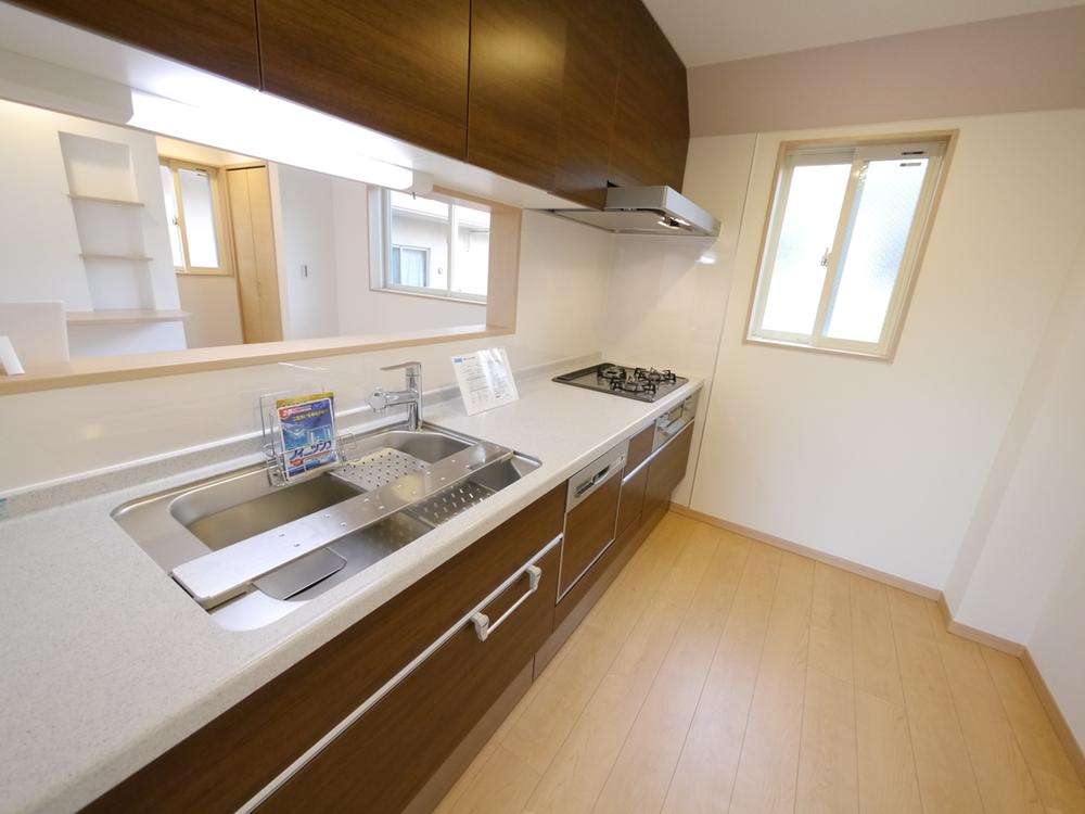 Kitchen. Indoor (11 May 2013) Shooting