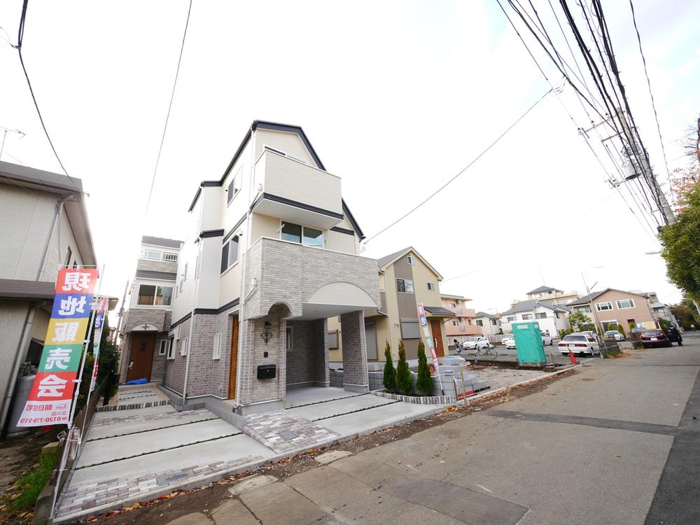 Local appearance photo. Local (11 May 2013) Shooting