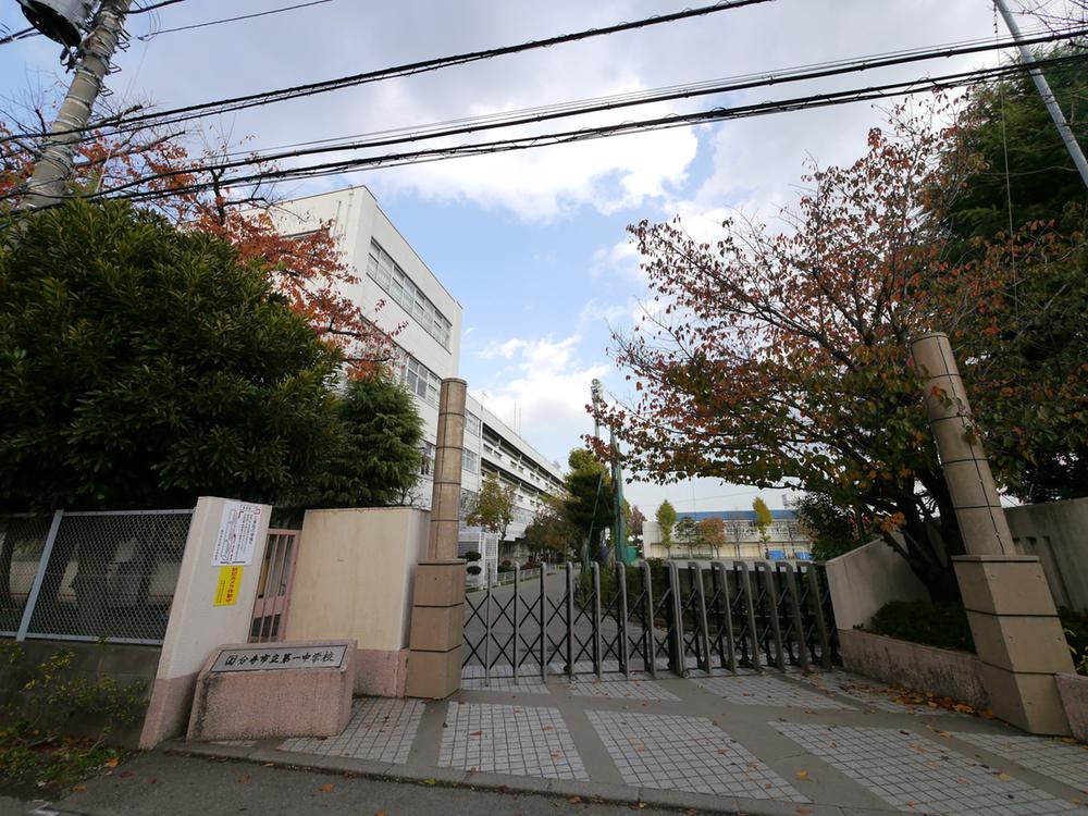 Junior high school. Kokubunji stand up to the first junior high school 80m