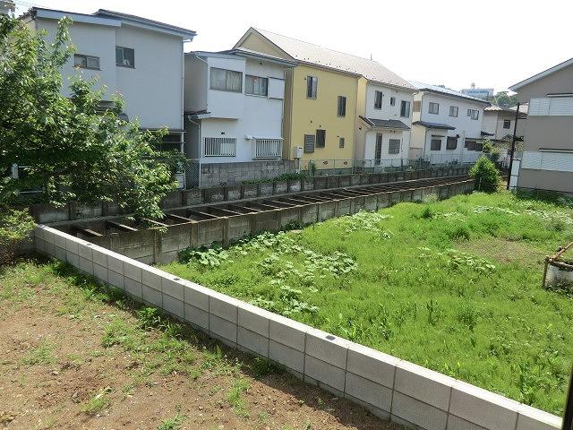 Other local. Garden adjacent to the Nogawa