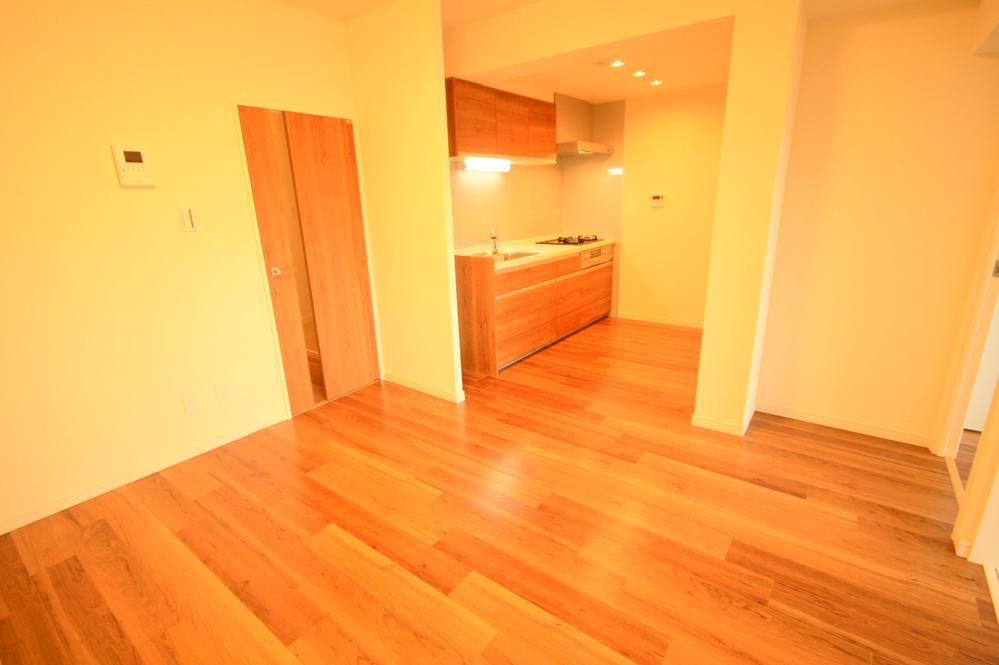 Living. Local (12 May 2013) Shooting