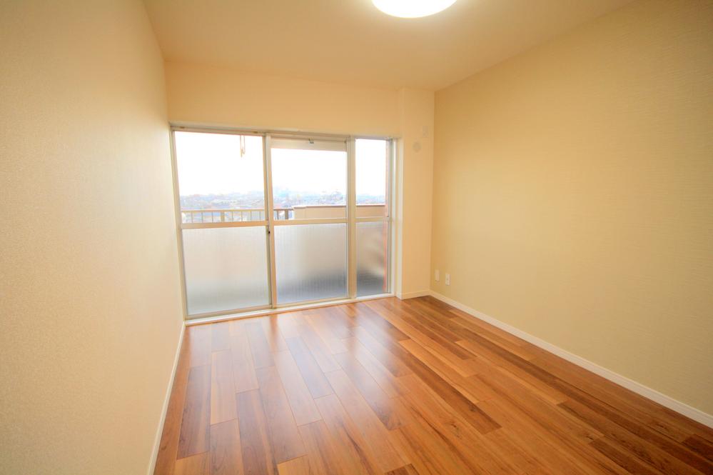 Non-living room. Local (12 May 2013) Shooting