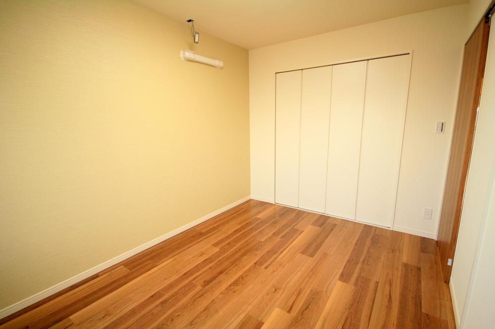 Non-living room. Local (12 May 2013) Shooting