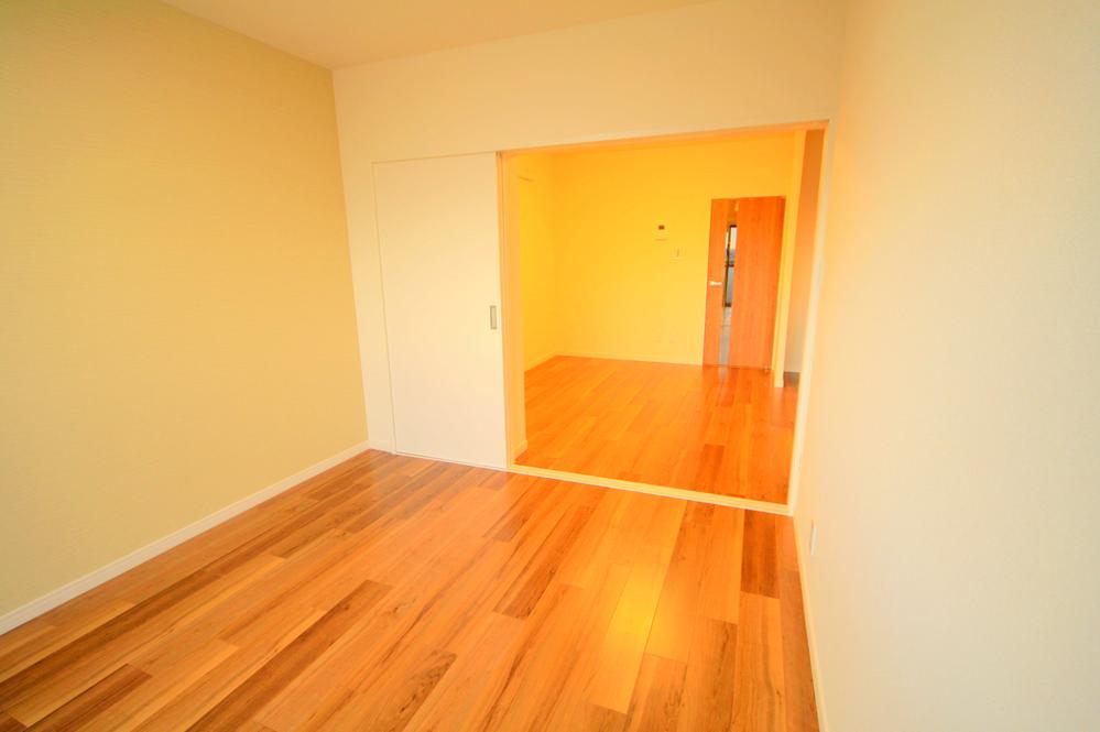 Non-living room. Local (12 May 2013) Shooting