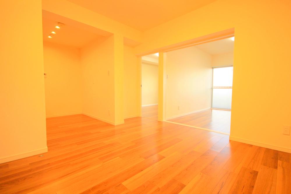 Non-living room. Local (12 May 2013) Shooting