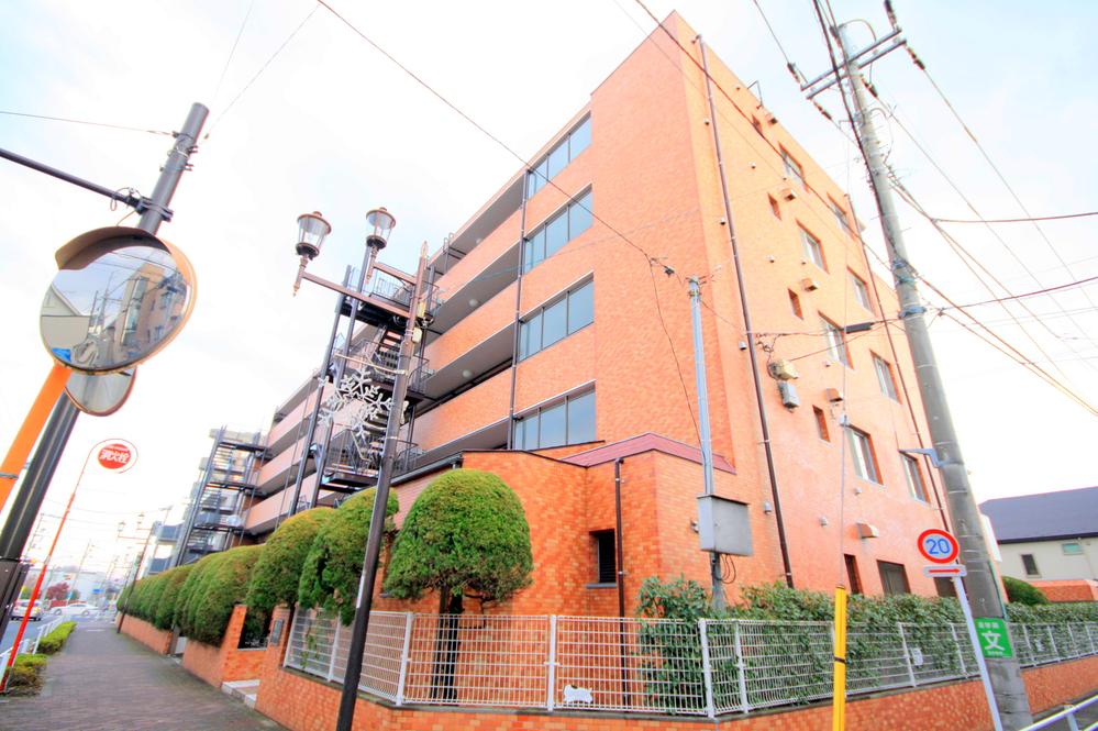 Local appearance photo. Local (12 May 2013) Shooting