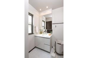 All mansion 1 ・ Installing the basin on the second floor. When the dressing of a busy morning, I'm glad to be able to smoothly without congestion