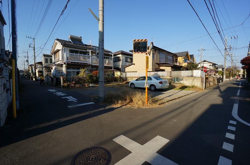 Local photos, including front road. Local (12 May 2013) Shooting