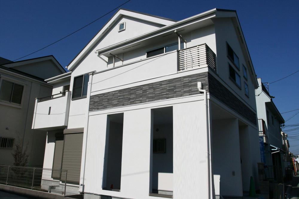 Local appearance photo. ● 1 Building appearance