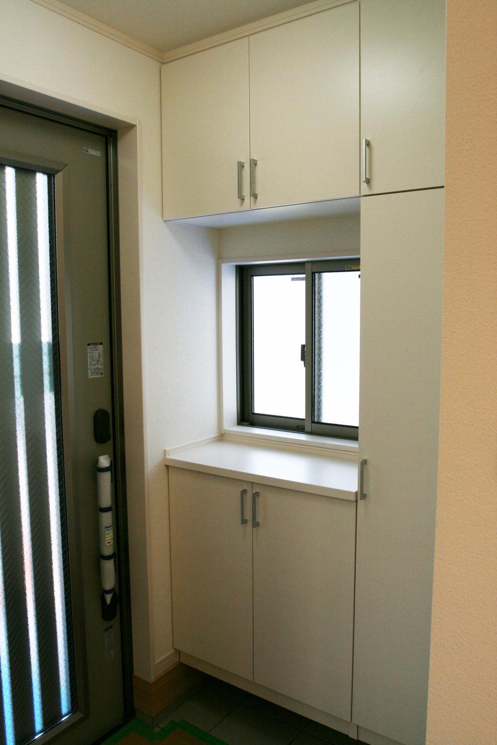 Entrance. ● entrance of the atmosphere of calm in a monotone