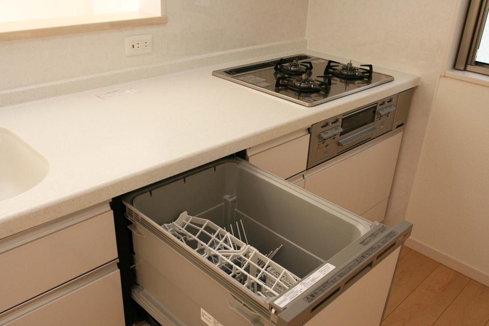 Kitchen. ● With built-in dishwasher