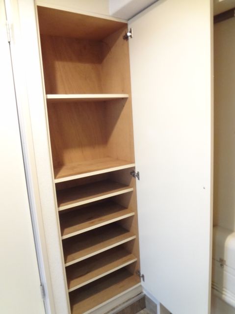 Entrance. There shoebox