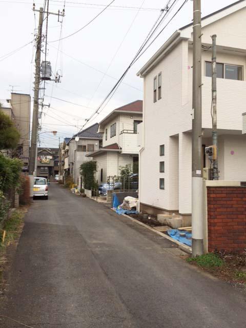 Local photos, including front road. ● front road and local: December 2013 shooting