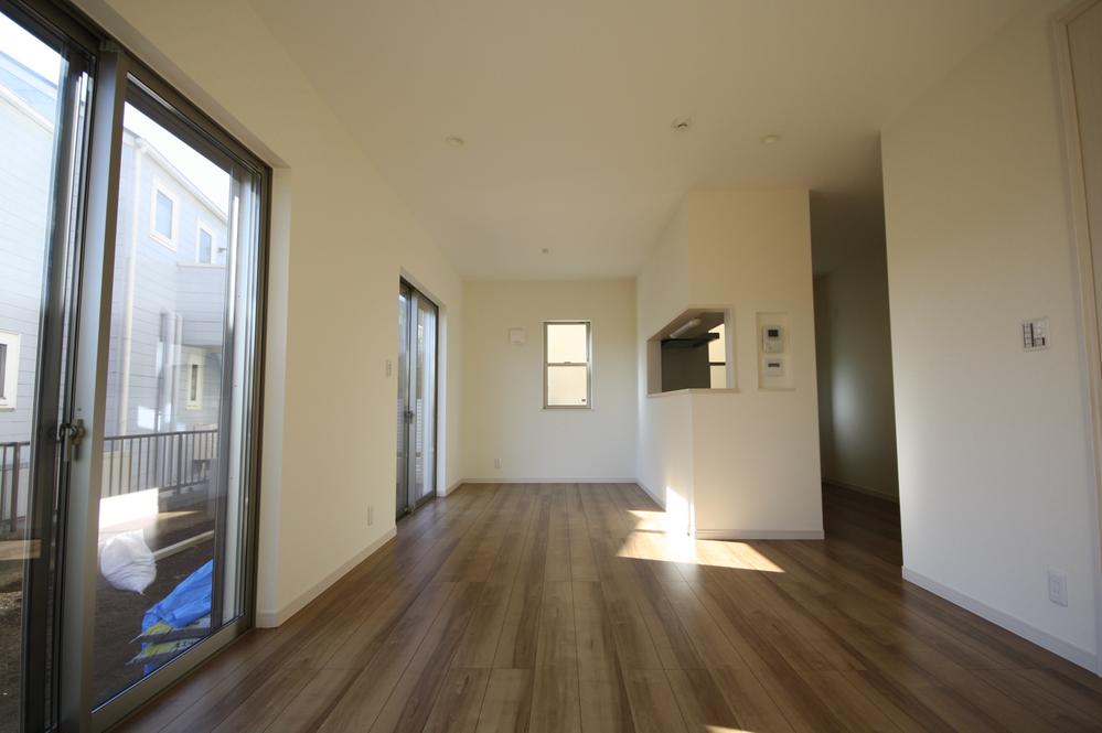 Living. Local (11 May 2013) Shooting