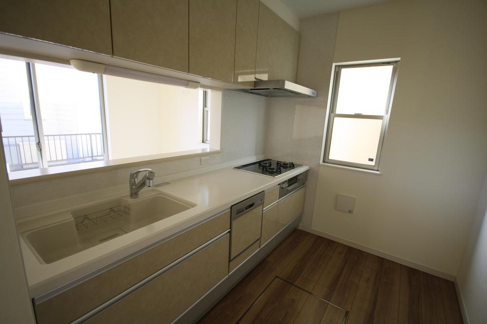 Kitchen. Local (11 May 2013) Shooting