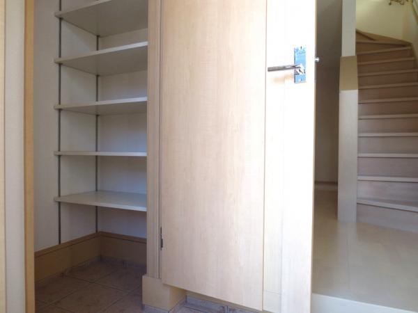 Receipt. Entrance storage