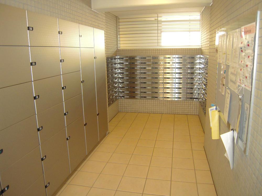 Other common areas. Delivery Box ・ Mailbox space.