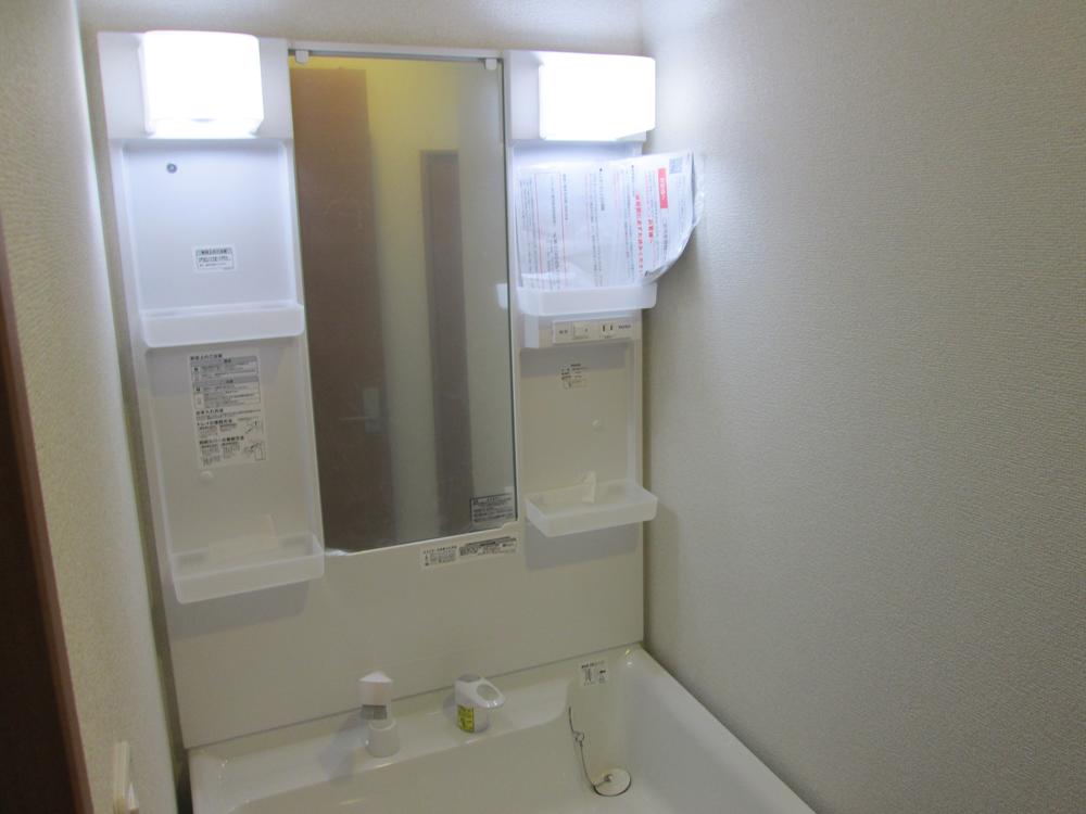 Wash basin, toilet. Indoor (11 May 2013) Shooting