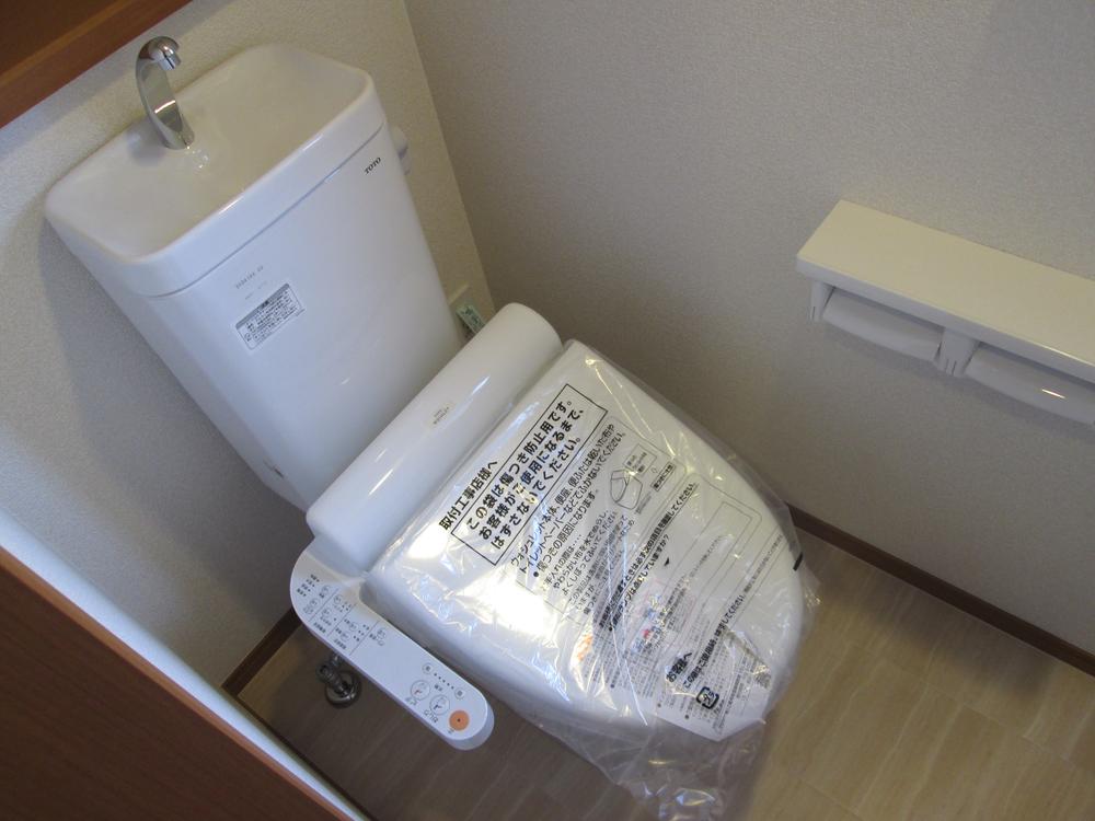 Toilet. Indoor (11 May 2013) Shooting