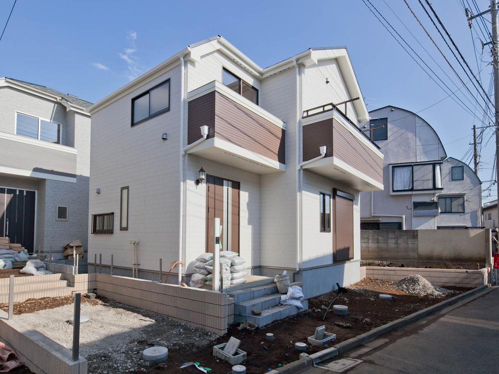 Local appearance photo. Local (11 May 2013) Shooting