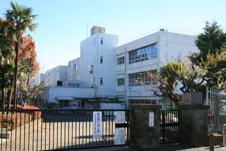 Primary school. Komae third elementary school up to 400m