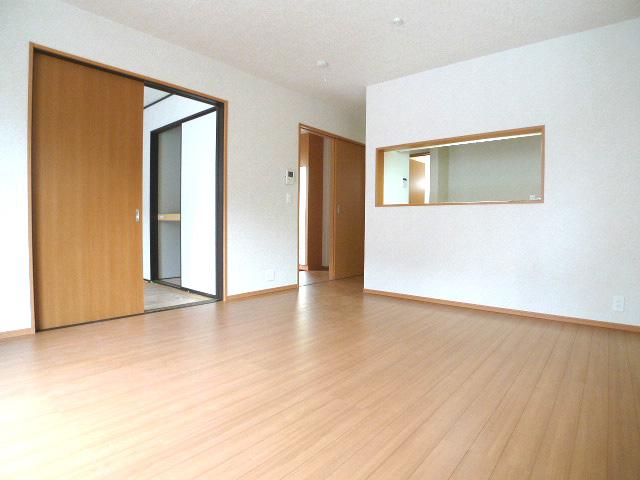 Living. Living Room (5 Building)