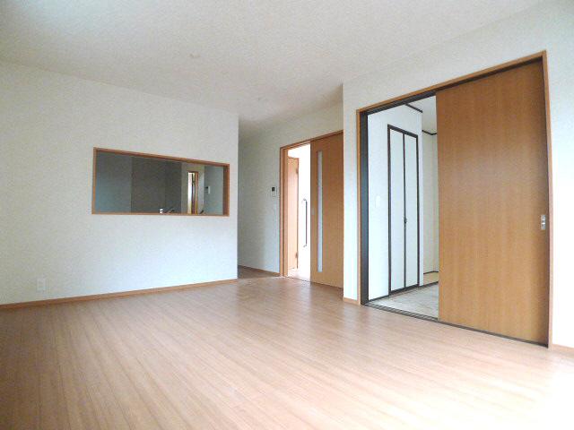 Living. Living Room (6 Building)