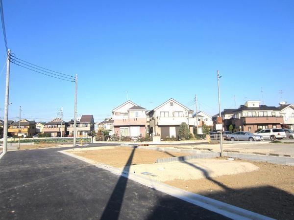 Local photos, including front road. Local, including front road