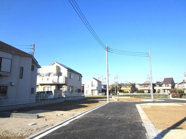 Local photos, including front road. Local, including front road