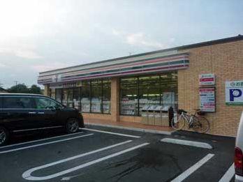 Convenience store. 165m walk 2 minutes until the Seven-Eleven Komae water road shop