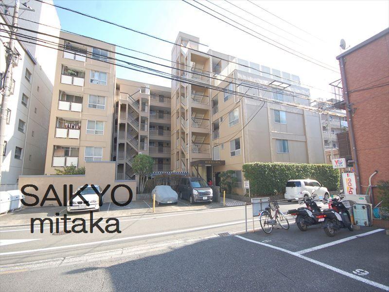 Local appearance photo. Selling local