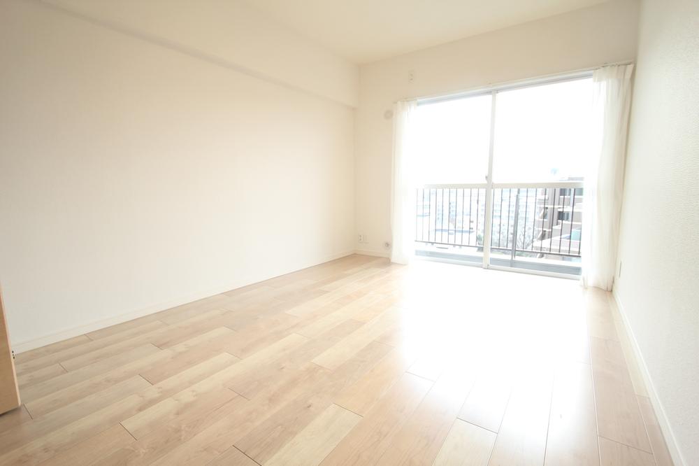 Non-living room. The top floor facing south! This brightness! I'm good