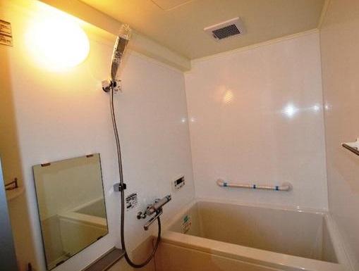 Bathroom. Unit bus to heal fatigue of the day!