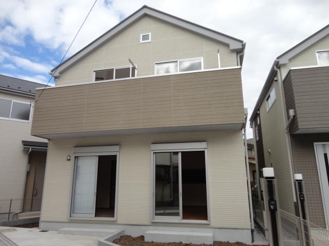 Local appearance photo. 5 Building appearance, It has secured two minutes the entire building garage!