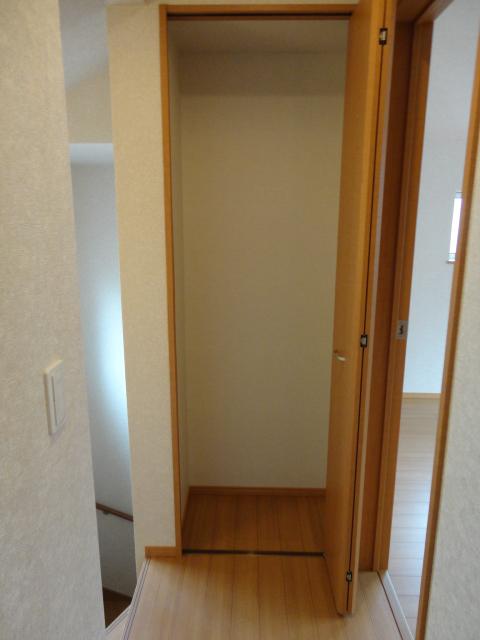 Receipt. It was also made an accommodating part on the second floor of the corridor section! You put something of a vacuum cleaner or height.