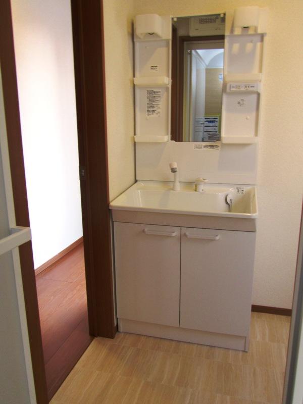 Wash basin, toilet. Indoor (12 May 2013) Shooting