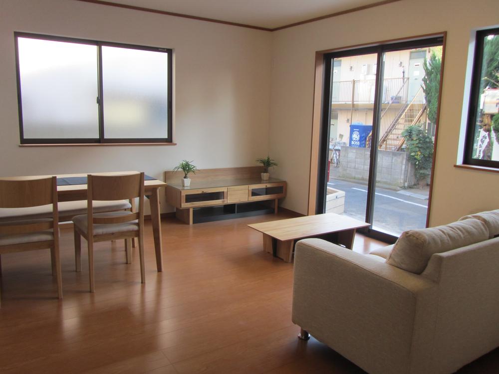 Living. Indoor (December 2013) as easy to grasp the image the photographer become actually you live, We put the furniture!