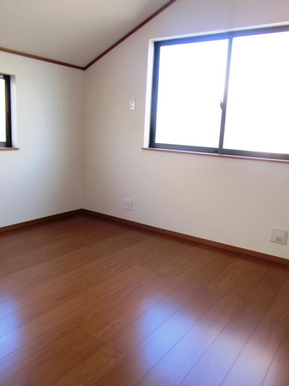 Non-living room. Indoor (12 May 2013) Shooting