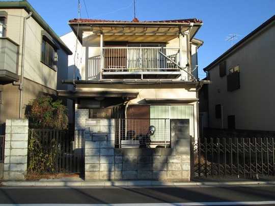 Local land photo. Shooting from the property front