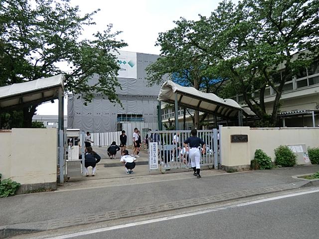 Junior high school. Komae Municipal Komae 876m until the second junior high school