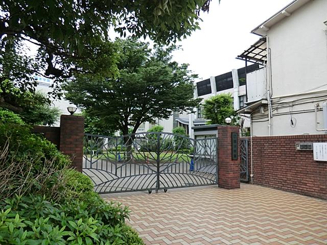 Junior high school. Private Kunimoto until the girls junior high school 694m